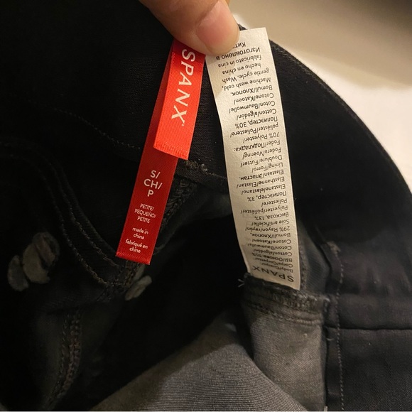 SPANX Women's Twill Ankle Cargo Pants in Washed Black size S Petite NEW - Picture 2 of 9